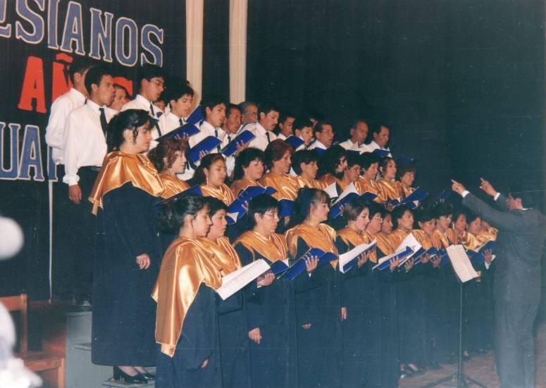 Coro Polifónico integrado por la Familia Púñez Vallejo y alumnos, profesores y padres de familia del colegio Saleniano de Huancayo; dirección: Prof. Pául César Púñez Vallejo, 2006